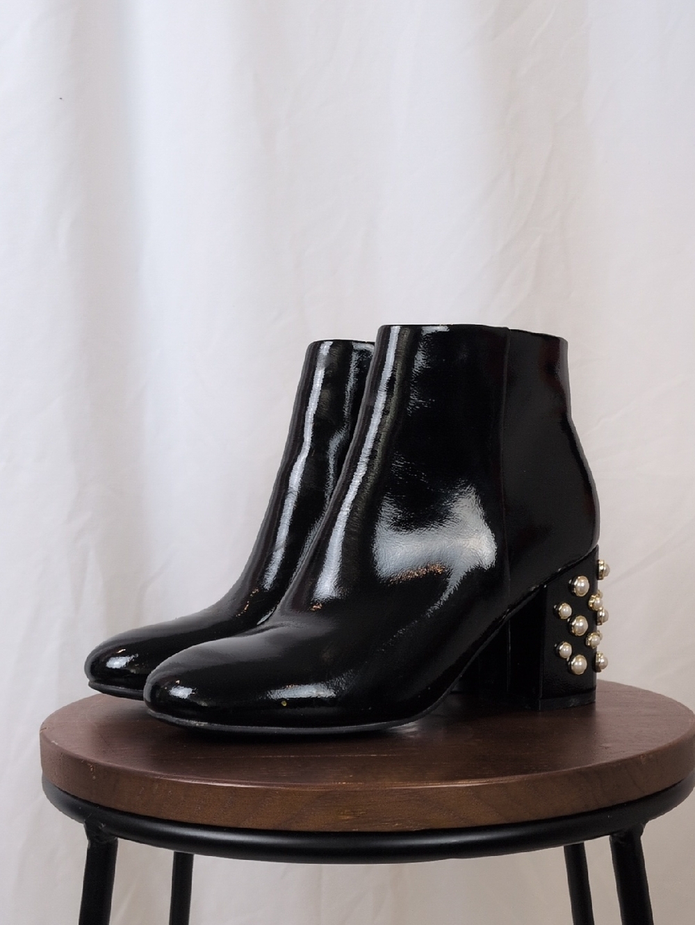 AquaDiva Luxury Pearl NWT  Boots 7.5/38 🔥 Current Style - Designed in Canada